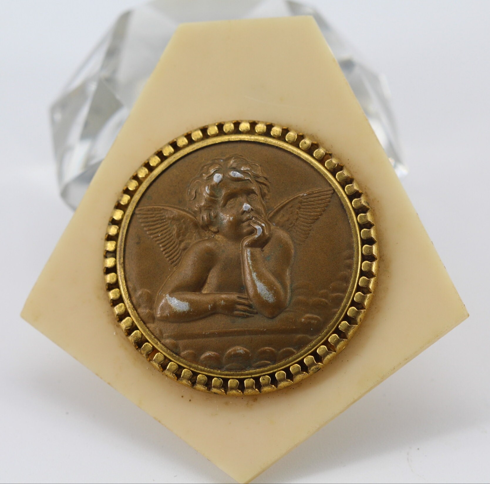 Rare Médaille de Berceau Ange en Bakélite