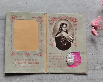 Antikes Reliquiar der Heiligen Theresa, Medaille und gesegnete Blütenblätter, Reliquien