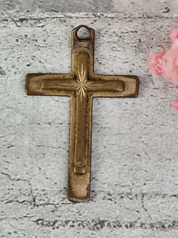 Croix pectorale dorée - France