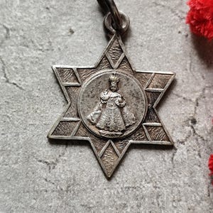 Rare child jesus prague medal
