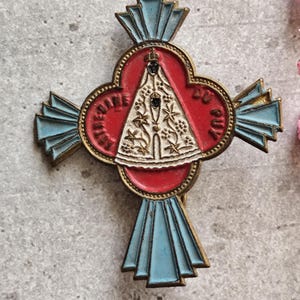 Seltene alte religiöse Brosche Unsere Liebe Frau von Puy in Emaille
