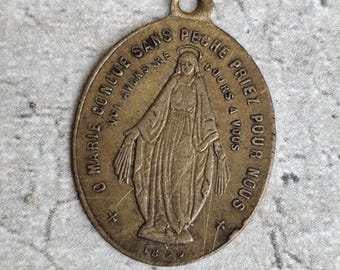 Religious medal of the miraculous Virgin Mary in brass