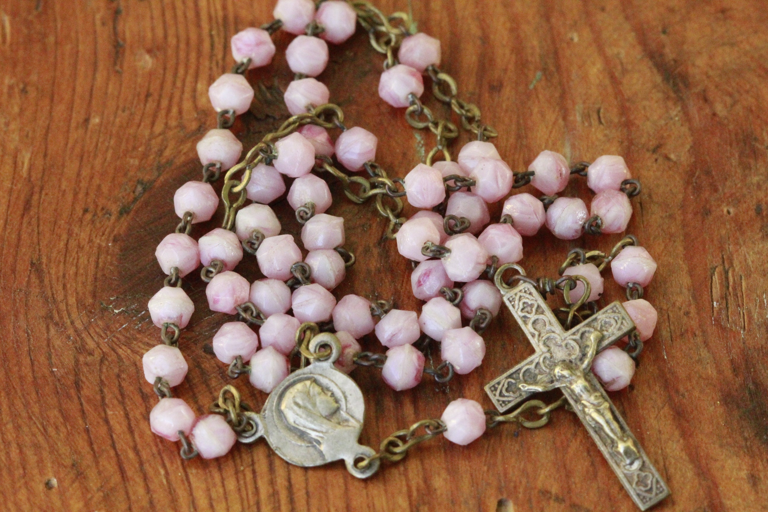Rosenkranz-Perlen mit Madonna und Kind, gesegnete Jungfrau Mutter Maria  katholische religiöse 7 mm Steinperlen : : Fashion
