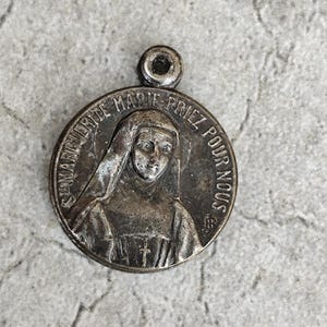 Antique reliquary medal of Saint Margaret Mary Alacoque - Paray-le-Monial - Ex-tactis relic - Vintage sacred art