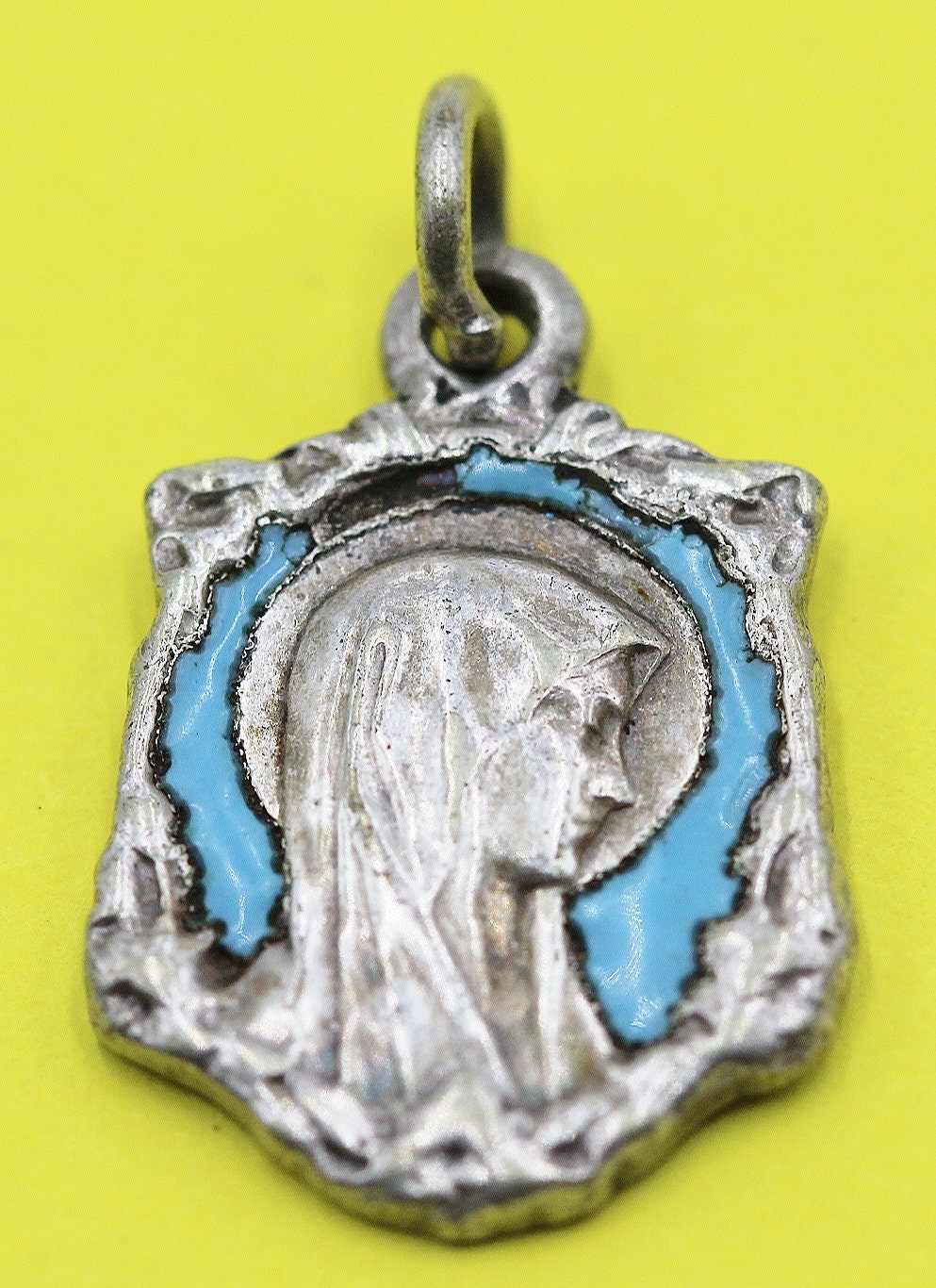 Ancienne Médaille en Email Notre Dame de Lourdes