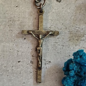 イエス・キリストの磔刑を描いた、珍しい大きな木と金属でできた壁掛け