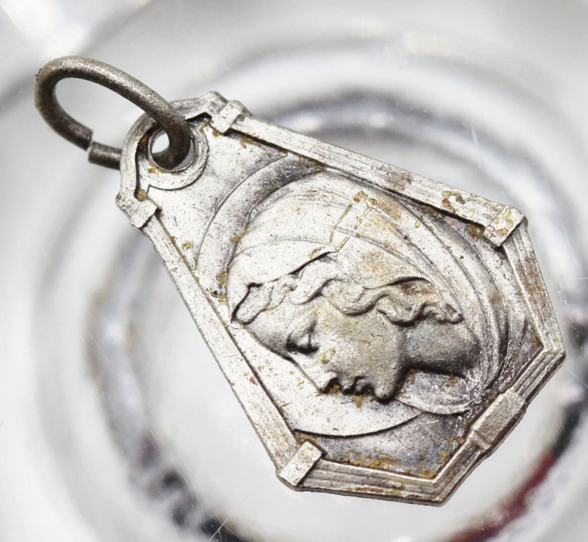 Médaille Notre Dame de Lourdes