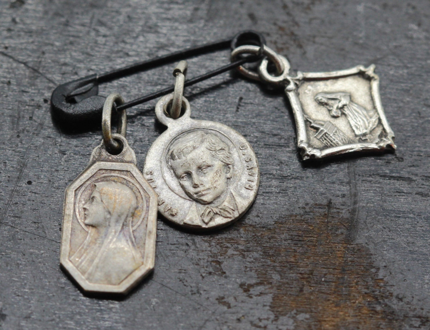 Lot de 3 Petites Médailles Anciennes Sainte Rita , Savio et Vierge Marie