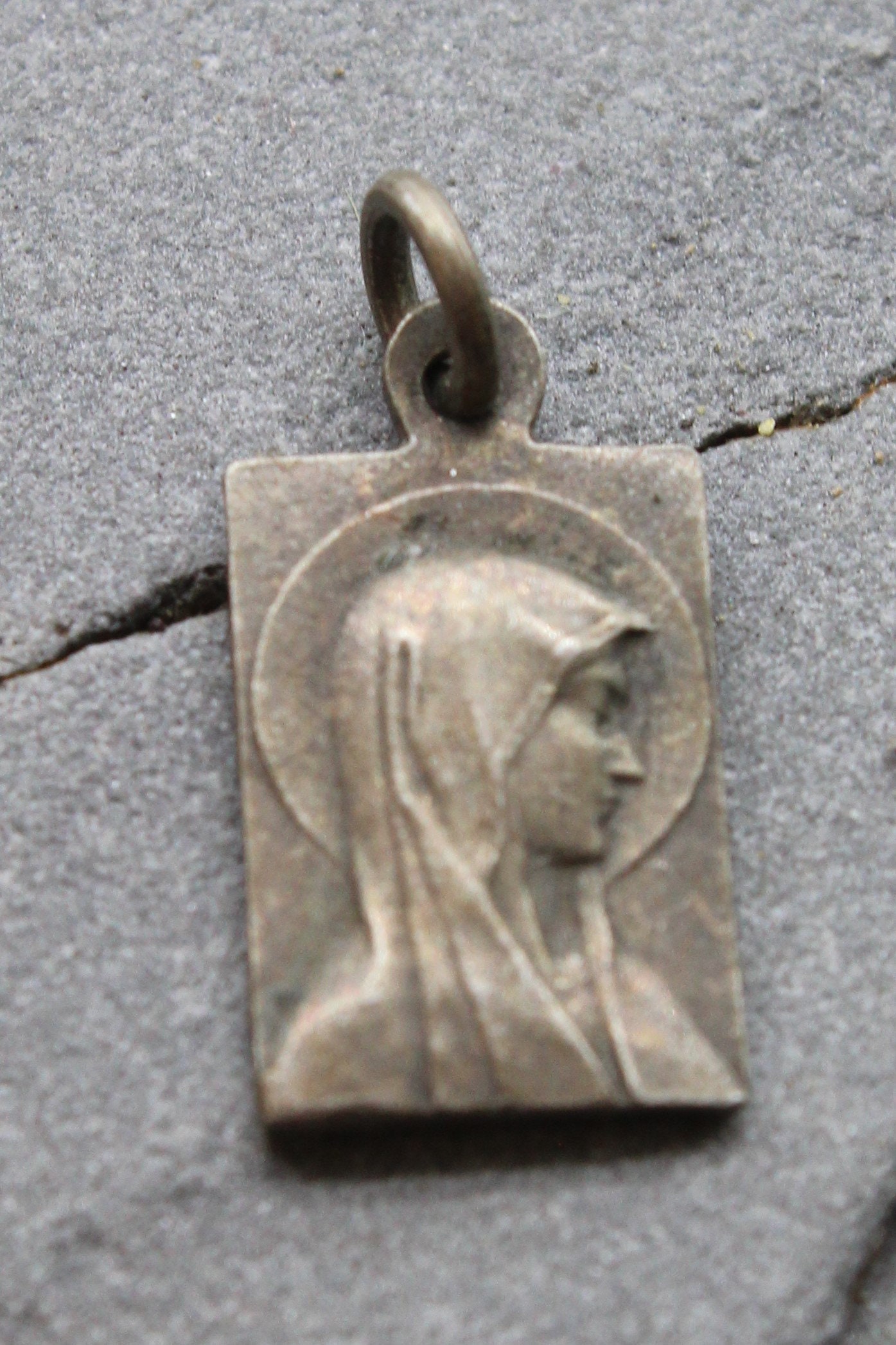 Ancienne Médaille Notre Dame de Lourdes