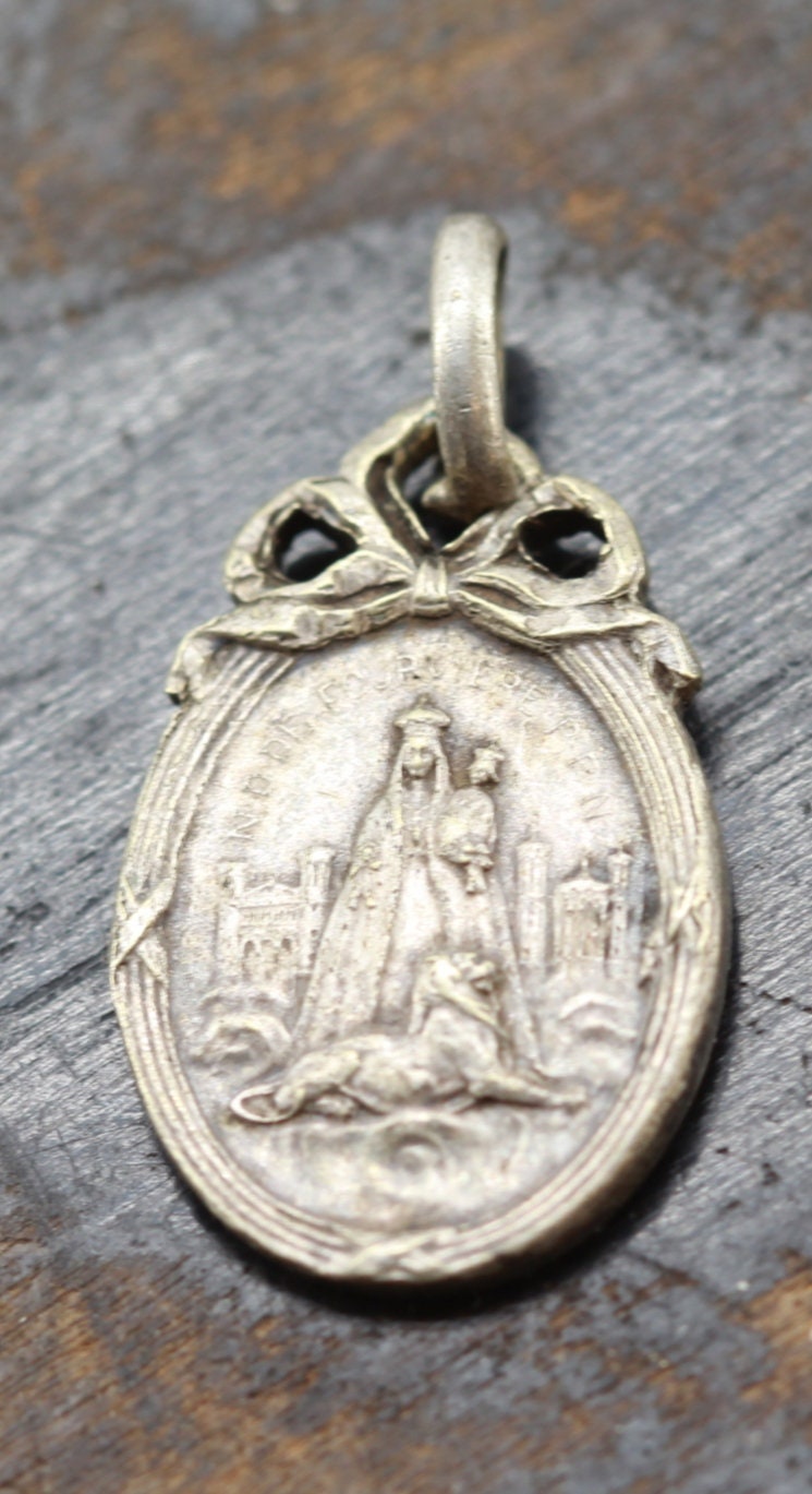 Rare Médaille Notre Dame de La Fourvière et Vierge Marie Art Deco