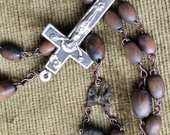 Lot De Bijoux Religieux Vintage – Chapelets Et Croix En Bois Ancien – Occasion Rare