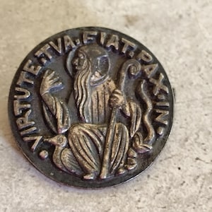 Rare religious medal brooch &quot;Virtue fiat pax&quot; by Ferdinand Py, Saint Benedict (Catholic medal of exorcism against evil)