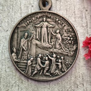 Medalla religiosa antigua rara, Italia, Roma, 1925, Papa Pío XI, Sagrado Corazón de Jesucristo, Pax Christi en el Regno Christi, firmada, besándose