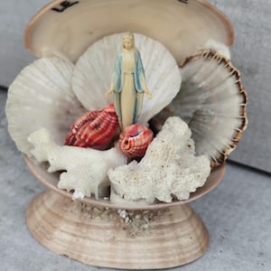 Virgen María en una concha – souvenir vintage de Le Tréport – decoración religiosa
