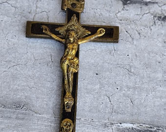 Relique Religieuse Conservée Dans Un Morceau De Papier Et Reliquaire - Origine France