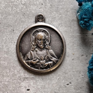 rare sacred heart of jesus christ medal