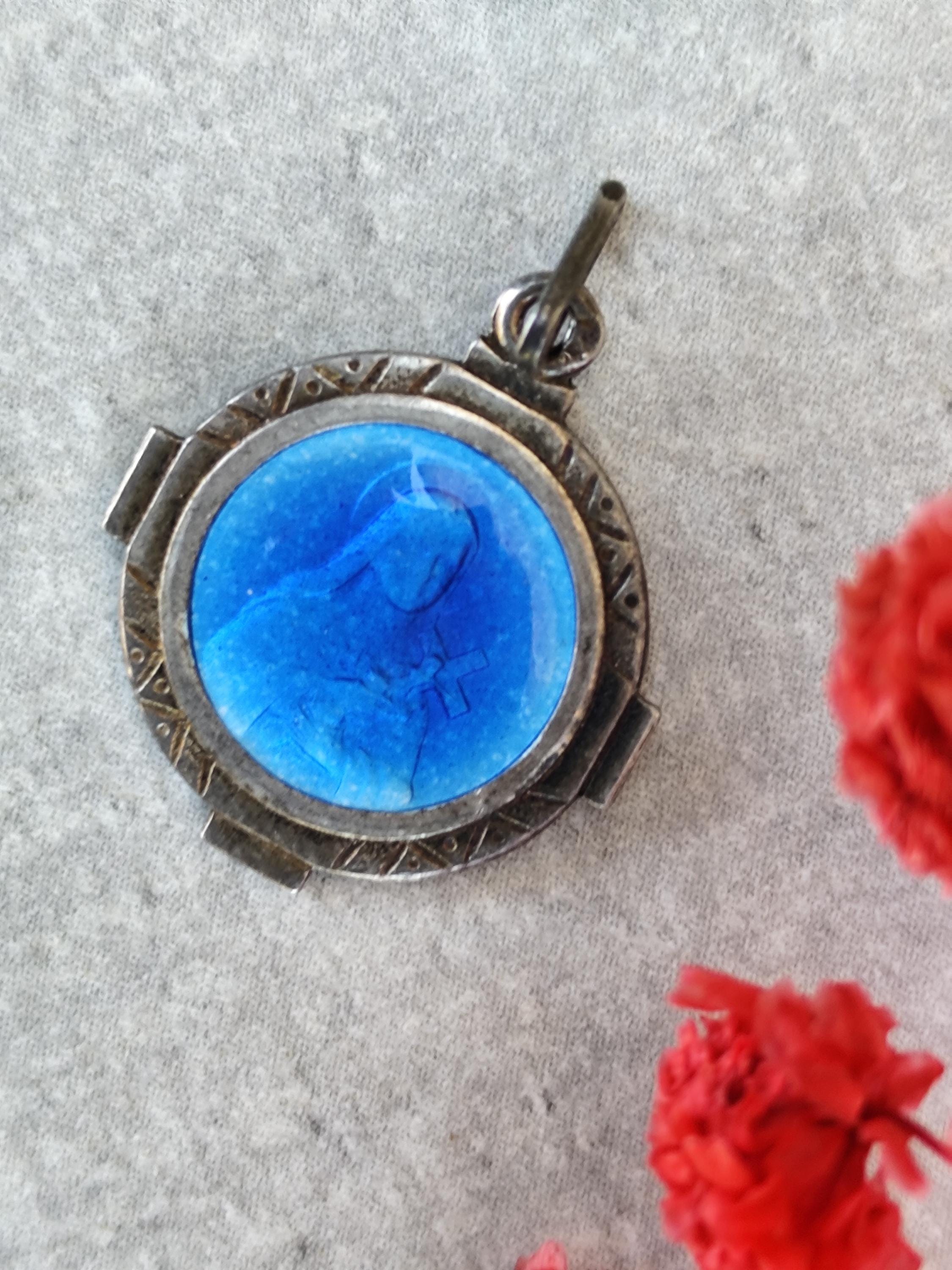 Médaille Religieuse Ancienne Française En Argent Avec émail Bleu - Souvenir De Lisieux, Vintage