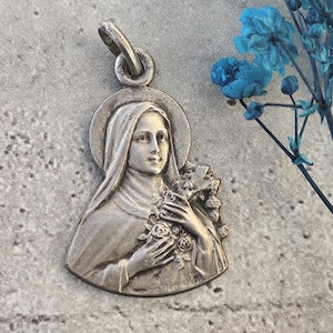 Santa Teresa medal