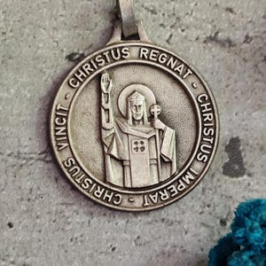 old medal Jesus Christ Saint Denis de mailloc