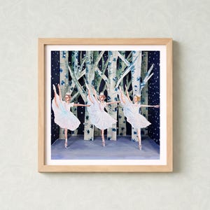 Kunstprint van het Notenkrakerballet | Winterse wanddecoratie met ballerina's in de sneeuw