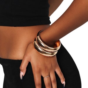 Chunky Bangle, gold bracelet, for women, gift ideas, trendy accessories