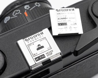 Anpassat silverfärgat Fujifilm X-T5 blixtskoskydd: Graverat kameratillbehör