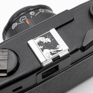 Custom Silver The Great Wave off Kanagawa Hokusai Hot Shoe Cover, Unique Camera, Gift for Photographer, Customizable Camera Accessories