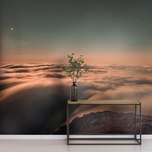 Peinture murale d’observation des étoiles / ciel nocturne nuageux / vue aérienne / lever de la lune / au sommet de la montagne