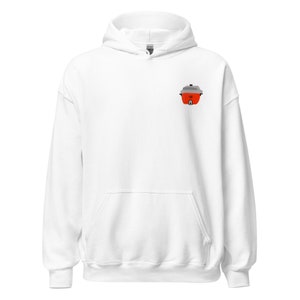 Puede incluir: Sudadera con capucha blanca con una pequeña imagen bordada de una olla arrocera eléctrica roja y gris en el pecho izquierdo.