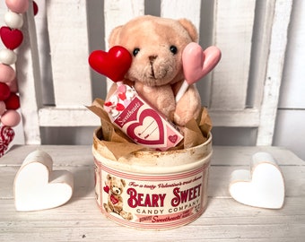 Valentines Day Mini Vintage Candy Tin, Beary Sweet Candy Company, Heart Shaped Lollipops, Teddy Bear, Candy Hearts