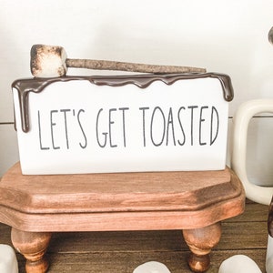 Plateau à plusieurs niveaux S&#39;mores / Faisons griller / Plaque en bois imitation guimauve et chocolat