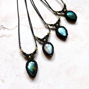 Collier Macramé NOIR Collier pierre sémi précieuse GOUTTE labradorite pierre de lune larimar chrysocolle pendentif délicat bijoux macramé