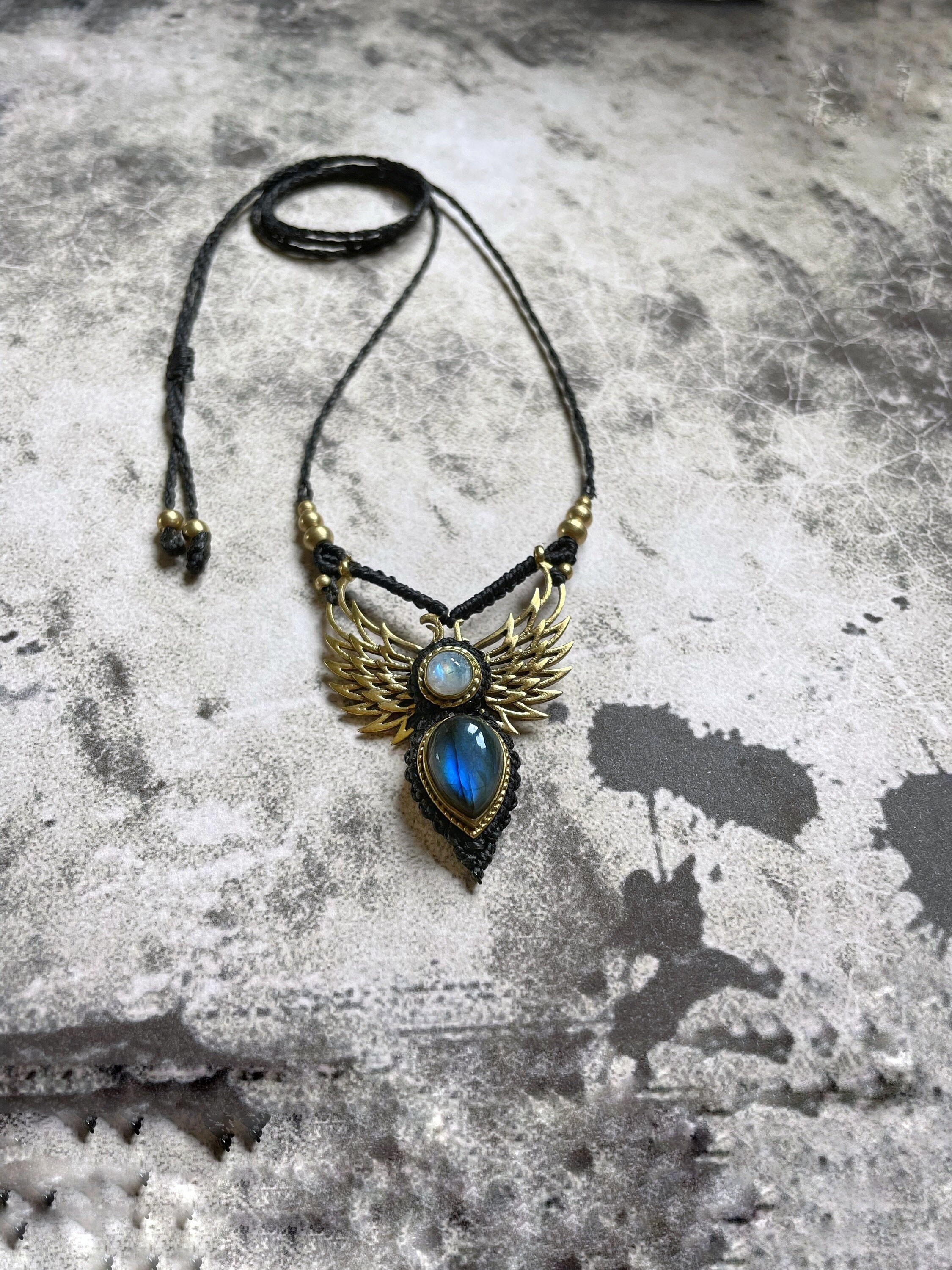 Collana con stelle e luna, ottone e labradorite