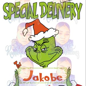 K&ouml;nnte beinhalten: Ein gr&uuml;ner Grinch-Charakter tr&auml;gt einen Weihnachtsmann-Hut mit einem Schild, auf dem "Special Delivery" an "Jakobe" steht. Das Schild hat ein H&auml;kchen neben "Naughty" und ein leeres K&auml;stchen neben "Nice".