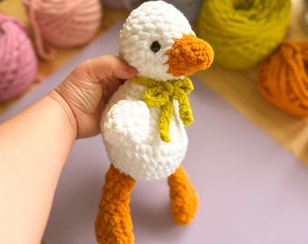 Handmade Chenille Crochet Goose Plush Toy – Vintage Style Stuffed Animal Gift