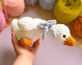 Handmade Chenille Crochet Goose Plush Toy – Soft Desk Decor Gift