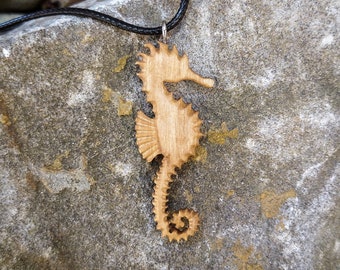 Collier hippocampe, pendentif hippocampe en bois, pendentif marin, pendentif animal en bois fait main, bijoux pour homme, collier pendentif océan