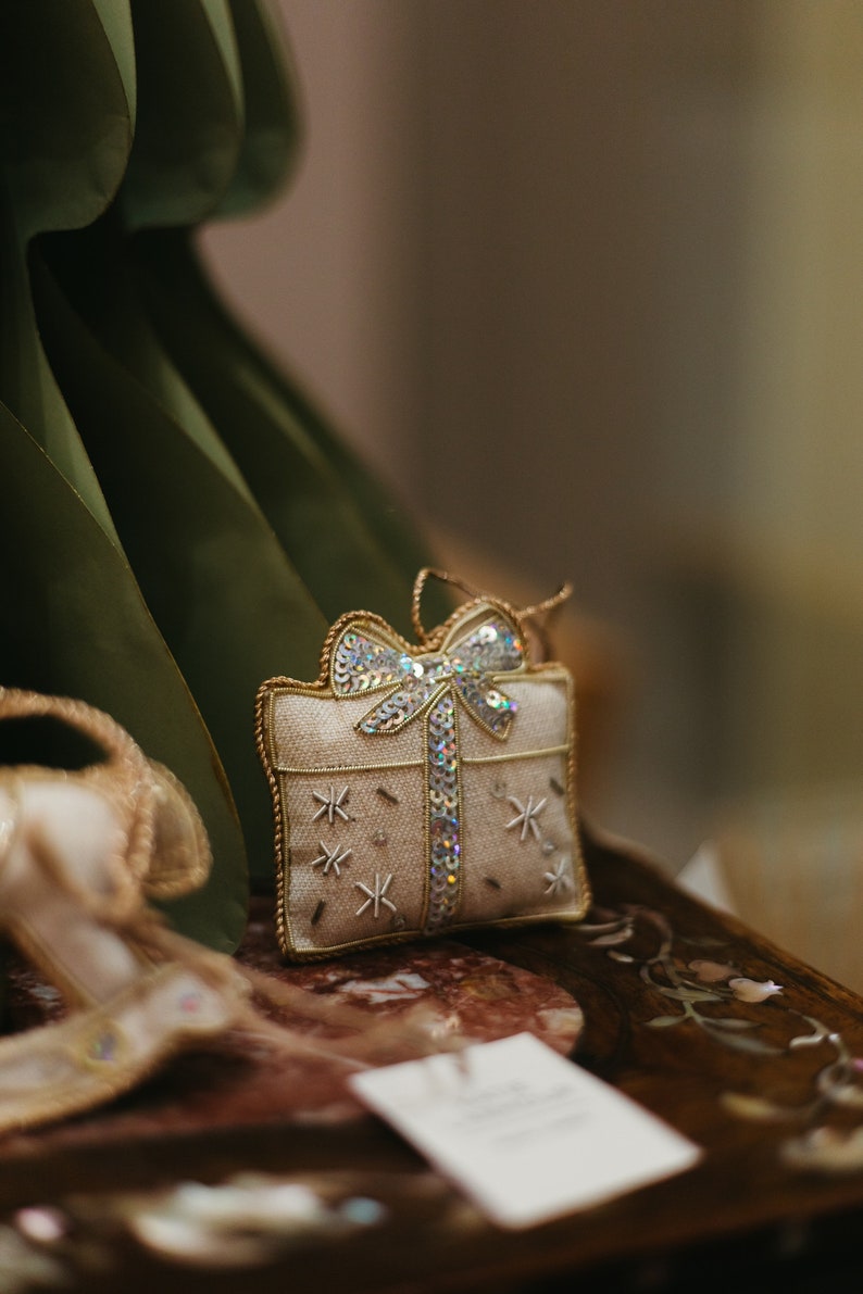 Present Christmas Holiday Decoration in Irish Linen Artisan Made Ornament Gift Box Festive Vacation Souvenir image 2