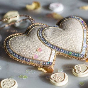 Valentinstag Geschenk in luxuriösem recyceltem irischem Leinen - Love Hearts Linked