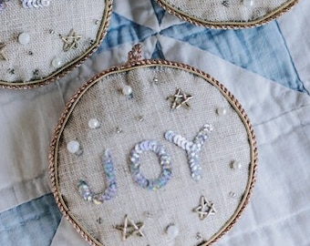 Joyeuse boule de Noël pour décoration de Noël en lin irlandais naturel