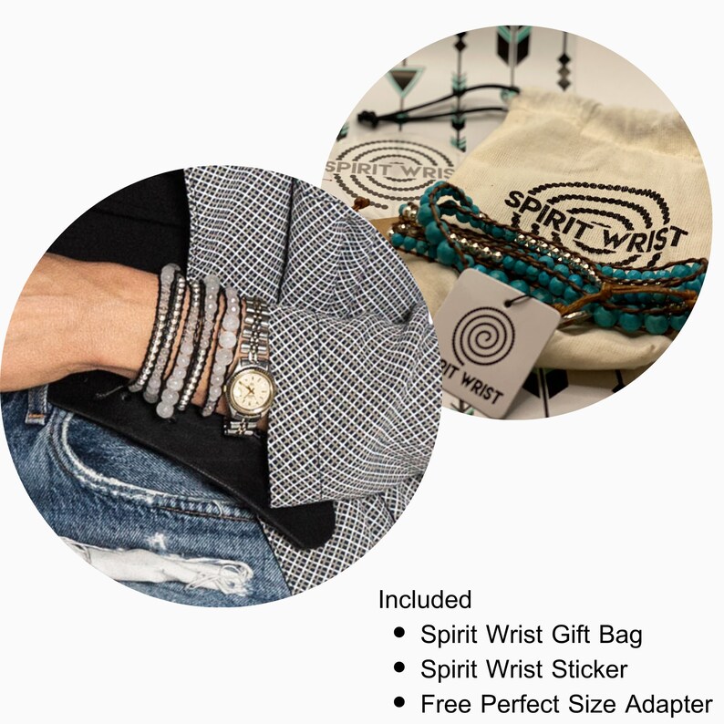 K&ouml;nnte beinhalten: Ein t&uuml;rkisfarbenes und braunes Perlenarmband mit einem silbernen Anh&auml;nger. Das Armband befindet sich in einem wei&szlig;en Kordelbeutel mit dem aufgedruckten Text "Spirit Wrist". Das Bild zeigt auch eine Person, die eine Uhr und mehrere Armb&auml;nder am Handgelenk tr&auml;gt.