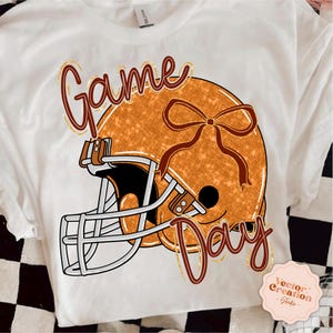 Football Spiel Tag Png, Preppy Fußball Png Bundle, Herbst Fußball Png, Touchdown Png, Touchdown Saison Png, Girly Coquette Fußball Png Shirt