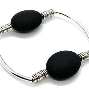 Black ans Silver - stretchy bracelet - 71/2 inches
