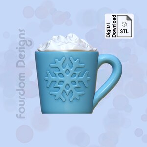 K&ouml;nnte beinhalten: Eine blaue Keramiktasse mit einem Schneeflockenmuster und wei&szlig;er Schlagsahne obenauf. Die Tasse ist ein 3D-druckbares Modell.