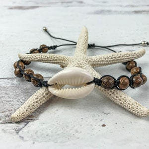 Shell Friendship Bracelet, Cowrie bracelet, Brown Bead Bracelet, Sea Shell Bracelet, Preppy Bracelet, Beach Bracelet, Adjustable Bracelet