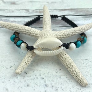 Shell Friendship Bracelet, Cowrie bracelet, Turquoise Bead Bracelet, Sea Shell Bracelet, Preppy Bracelet, Beach Bracelet, white bead