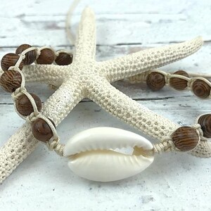 Shell Friendship Bracelet, Cowrie bracelet, Brown Bead Bracelet, Sea Shell Bracelet, Preppy Bracelet, Beach Bracelet, Adjustable Bracelet