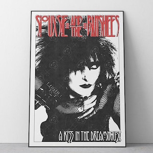 Siouxsie och Banshees kysser i drömhuset-affisch | Retro 80-tals postpunk goth-albumkonsttryck