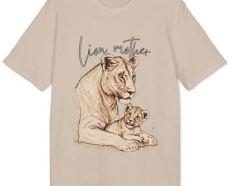 Lion Mother Sand T-shirt, Unisex Creator 2.0 Tee, Wildlife Graphic Shirt, Organic Cotton Top, Nature Lover Gift, Löwen Mutter Shirt für Mama