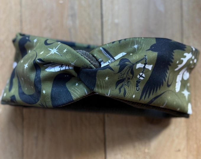 Haarband Gothic Raben in grün, mit mystischen Motiven Stirnband Unikat, Okkultes Märchen Vögel Mond und Runen, Sportstirnband Punk, green